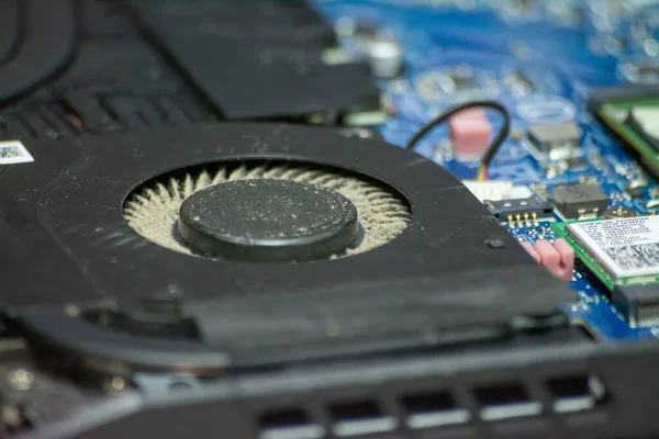 bir bilgisayar fanatiğini kapat