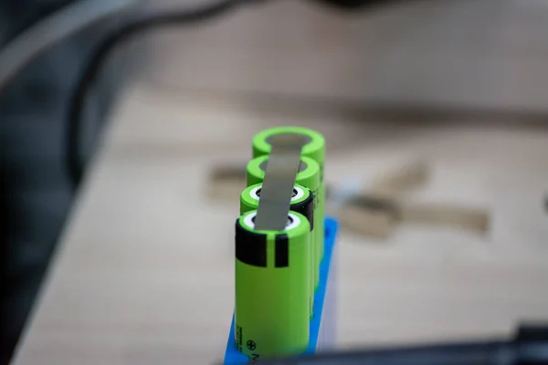 Kaynak yapmadan önce 18650 adet lityum bataryasını kapatın.