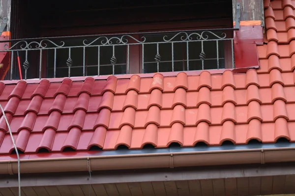 Malowanie Dachu Farb Πcjami Przeciw Porostom Mchom — 图库照片