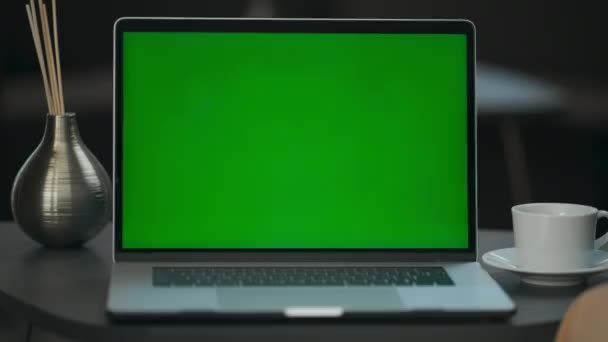 Pusty Laptop Chroma Key Współczesnym Zbliżeniu Miejsca Pracy Powiększ Makietę — Wideo stockowe
