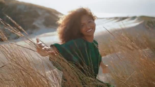Smiling African American Woman Sitting Desert Dunes Summer Windy Day — Stock Video