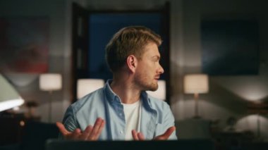 Gergin adam, gece vakti karısını tartışıyor. Odaklanmış adam kendini rahatsız hissediyor. Kadın silueti dans mesafesi. Fazla mesai yapan serbest çalışan, dikkati dağınık eşine dikkat çekmeye çalışan.