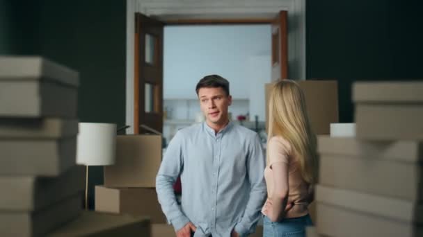Nervöser Familienstreit Neuen Zuhause Hautnah Gestresstes Ehepaar Das Sich Einem — Stockvideo