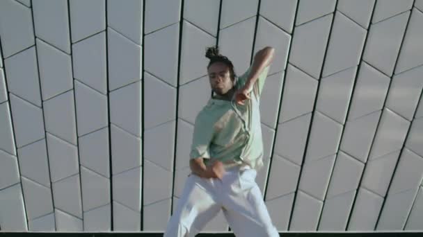 Bailarina Acrobática Moviendo Zoom Calle Artista Carismático Dando Lecciones Danza — Vídeos de Stock
