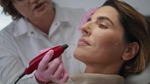 Rejuvenasi Kulit Profesional Dengan Teknologi Inovatif Klinik Kosmetik Bagi Wanita — Stok Video