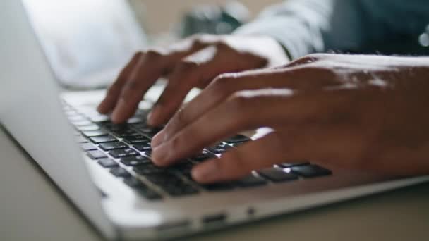 Guy Hands Typing Keyboard Laptop Apartment Closeup Brown Skin Man — Stockvideo