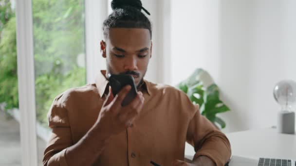 Attentive Freelancer Listening Smartphone Voice Message Indoors Closeup Modern Guy — Vídeo de stock