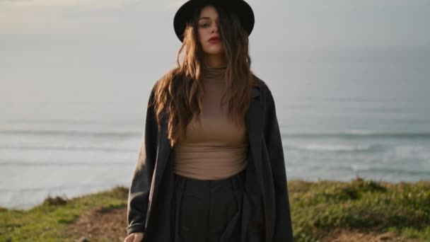 Fashion Girl Walking Seashore Putting Hands Dark Hat Close Young — Wideo stockowe