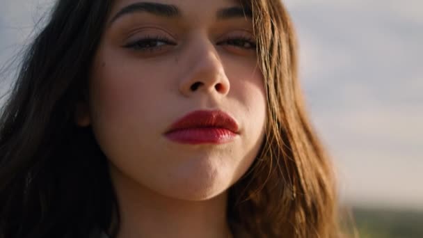 Closeup Beautiful Woman Face Red Lips Amazing Dark Eyes Front — Stock videók