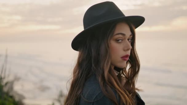 Romantic Brunette Smiling Camera Standing Seashore Wearing Elegant Dark Hat — Vídeos de Stock