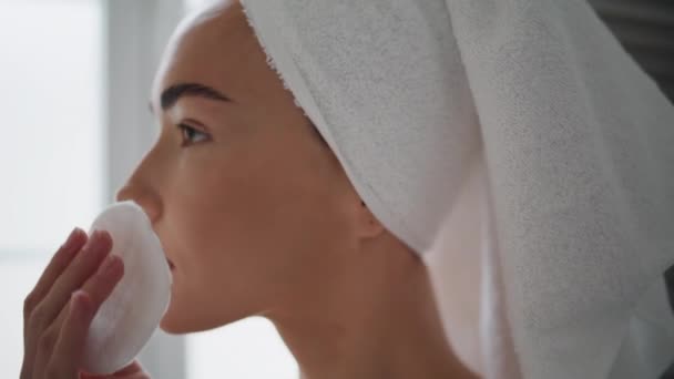 Gorgeous Woman Cleaning Face Bathroom Closeup Serious Girl Rubbing Skin — Vídeo de Stock