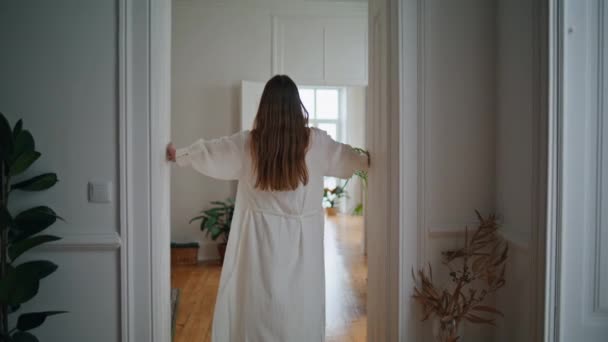 Young Lady Opening Doors Morning Interior Unknown Woman Greeting New — Video Stock