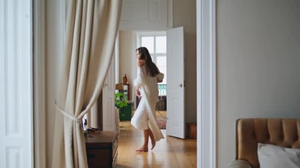 Dancing Lady Moving Slowly Beige Apartment Lazy Girl Feeling Joyful — Wideo stockowe