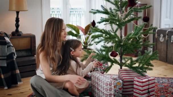 Happy Family Getting Presents Cozy Home Adorable Mom Daughter Sharing — Vídeo de Stock
