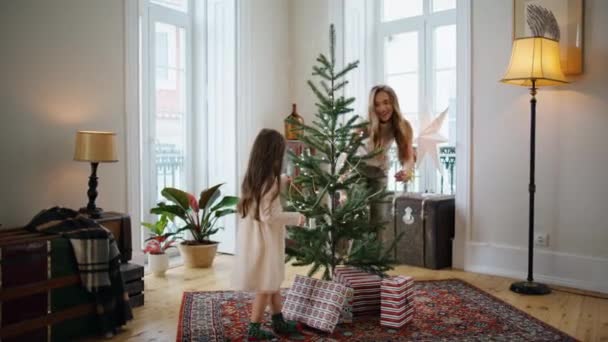 Happy Mom Playing Peekaboo Daughter Holiday Room Smiling Woman Hiding — Wideo stockowe
