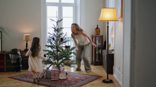 Happy Mom Playing Peekaboo Daughter Holiday Room Smiling Woman Hiding — Stockvideo