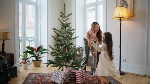 Funny Child Playing Christmas Tree Room Smiling Mother Giving Five — Stock video