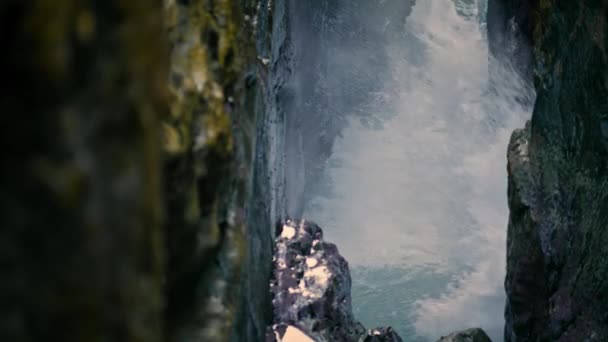 Marine Splashes Rocky Nature Closeup Cold Water Foaming Dark Stones — Vídeos de Stock