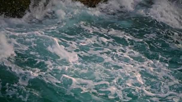 Foamy Waves Splashing Crag Nature Close Salty Sea Water Crashing — Stock Video