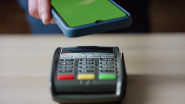 Contactless Pay Using Phone Chroma Key Screen Bank Pos Terminal — Stockvideo
