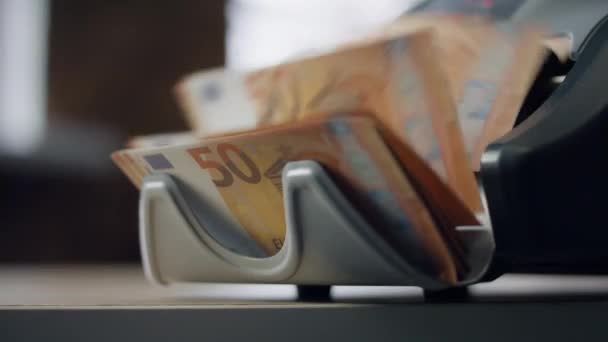 Billetes Euros Calculados Por Contador Electrónico Cierran Interiores Equipos Automáticos — Vídeos de Stock