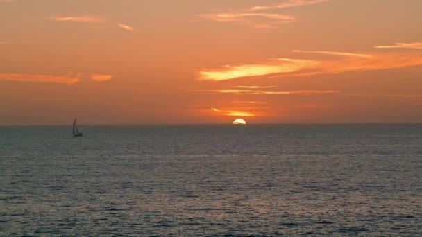 Calm Ocean Sunset View Summer Lonely Yacht Boat Sailing Peaceful — Video Stock