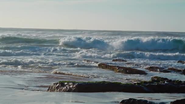 Foaming Ocean Water Rolling Rocky Coastline Extreme Nature Energy Dangerous — Vídeos de Stock
