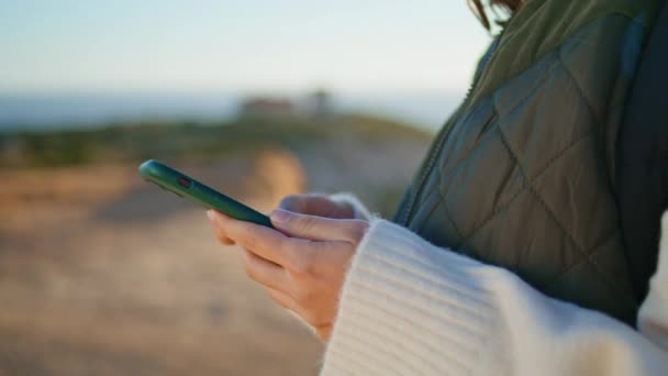 Traveler Hands Texting Phone Sea Mountain Unknown Girl Using Smartphone — Vídeos de Stock
