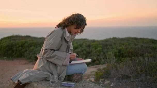 Inspired Girl Painting Evening Ocean View Focused Artist Relaxing Rocky — Stockvideo