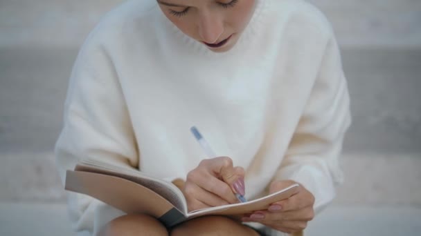 Young Creative Woman Writer Writing Notes Notebook Sitting City Street — Stock video