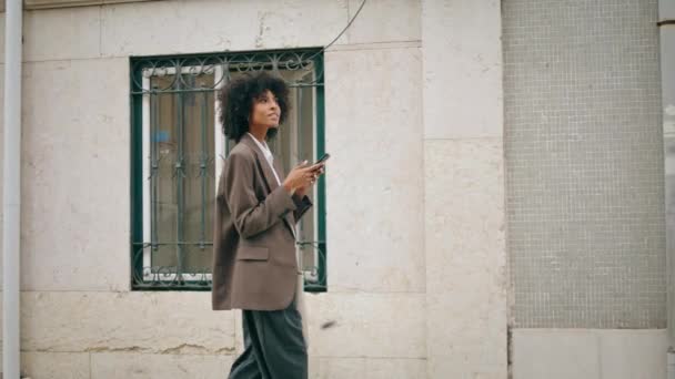 Happy Attractive Woman Making Selfie Beautiful City Street Stylish Curly — Stok video