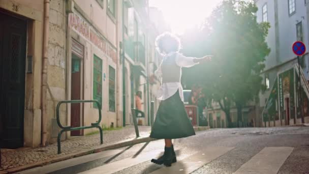 Carefree Happy Woman Tourist Spinning Road Sunny City Street Wearing — Stock Video
