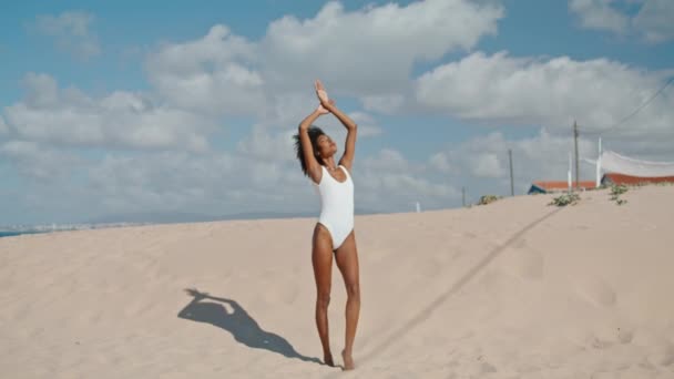 Beach Girl Enjoying Sunlight Posing Bikini Sexy African American Flirting — стоковое видео