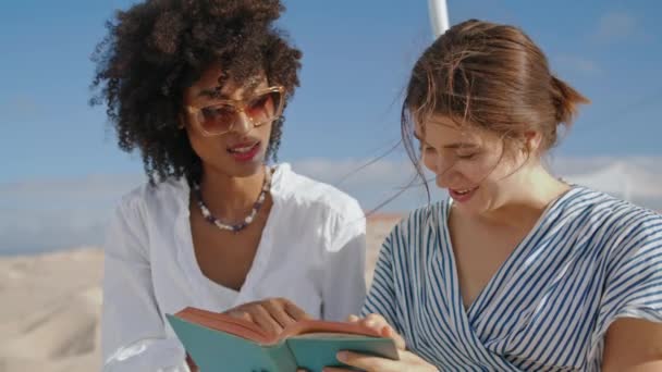 Laughing Women Reading Book Beach Closeup Love Partners Enjoying Summer — Stock Video
