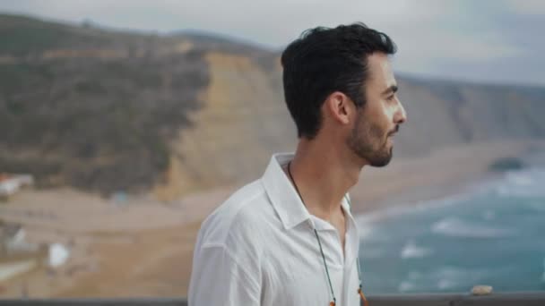 Satisfied Man Looking Ocean Coast Closeup Calm Guy Watching Misty – stockvideo