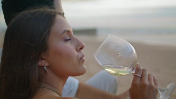 Sensual Woman Drinking Wine Glass Beach Closeup Young Newlyweds Celebrate — Stok Video