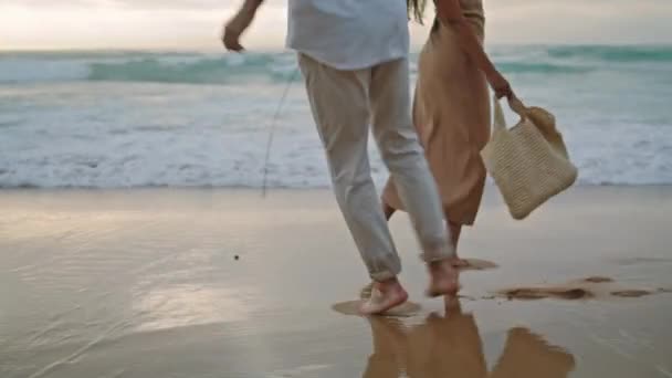People Feet Walking Sand Beach Sea Vacation Unrecognizable Playful Couple — Stock videók