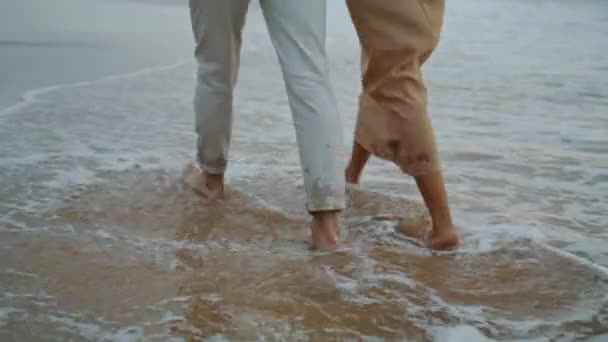 Couple Legs Crossing Seashore Summer Closeup Tender Spouses Enjoying Ocean — 비디오