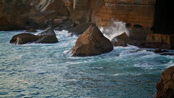 Sea Waves Crashing Cliff Summer Dangerous Seashore Nature Beauty Motion — Fotografia de Stock