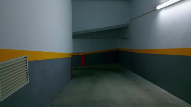 Long Couloir Entrée Vide Éclairé Par Une Lampe Led Lumineuse — Video