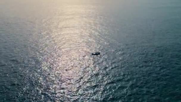Lüks Bir Yat Yaz Günü Okyanusta Yüzüyor Nsansız Hava Aracı — Stok video