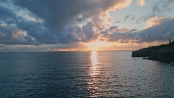 Sunset Montanha Monte Silhueta Litoral Mar Drone Vista Penhasco Escuro — Vídeo de Stock