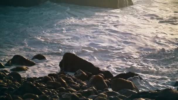 Foaming Shallow Sea Water Washing Rocky Coast Closeup Beautiful Ocean — Stock Video