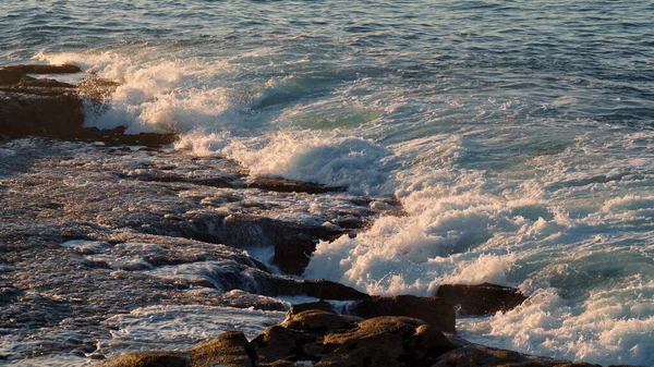 Foamy Sea Waves Streaming Sunbeams Nature Closeup Scenic Water Breaking — Stockfoto