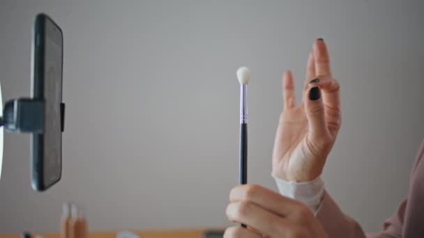 Visajlı Parmaklar Kozmetik Fırçaları Incelemesi Kapanış Evinde Yapılıyor Bilinmeyen Blogcu — Stok video