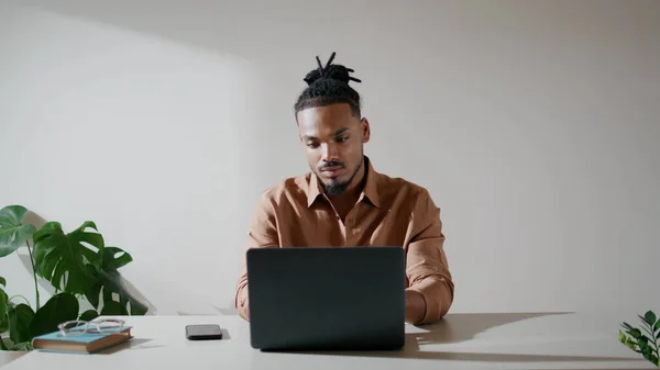 Modern Student Typing Keyboard Workplace Focused Man Watching Screen Office — Stockfoto