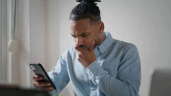Annoyed Guy Using Mobile Phone Flat Background Irritated Man Looking — Stockfoto