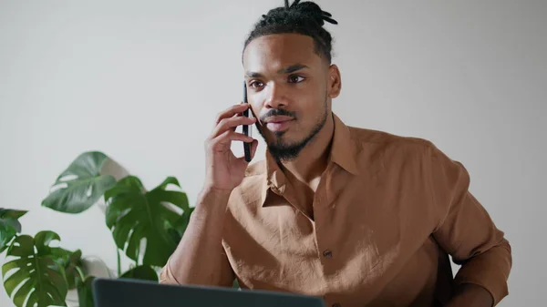 Busy Man Chatting Mobile Office Closeup Afro American Freelancer Working — Stockfoto