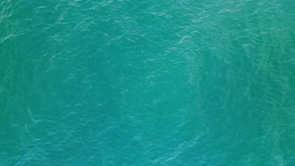 Agua Turquesa Agitando Agitada Vista Aérea Pintoresca Superficie Mar Azul — Vídeo de stock