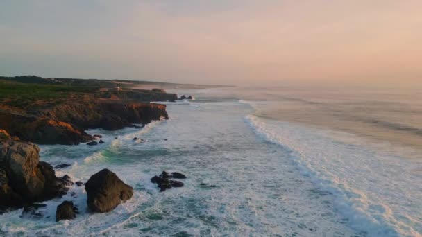 Evening Rocky Coastal Landscape Aerial Beautiful Foaming Sea Splashing Rough — Stock Video